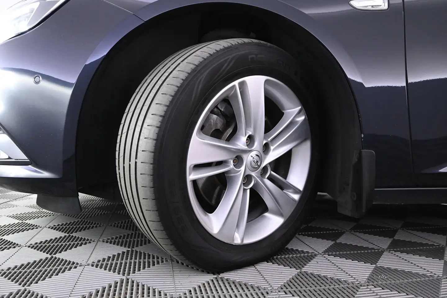Car Image - 3BFjCAfSifvc17h0rqERSi