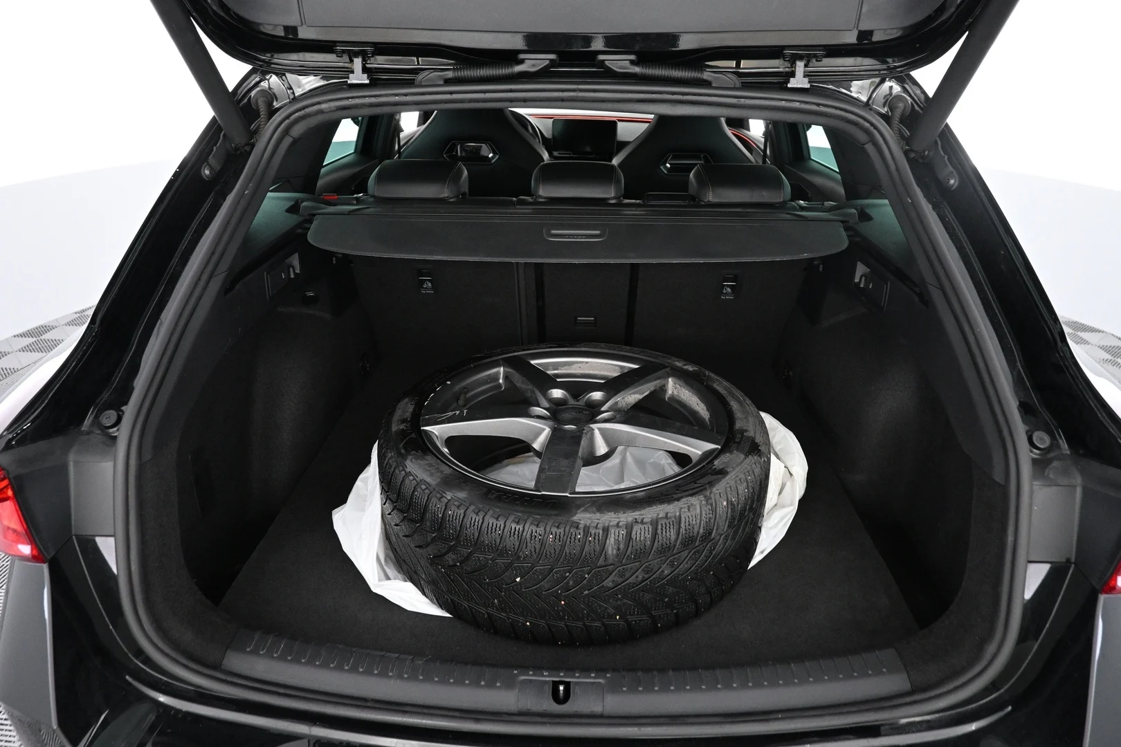 Car Image - e72uo13tcI4NtYQ53dr9Q