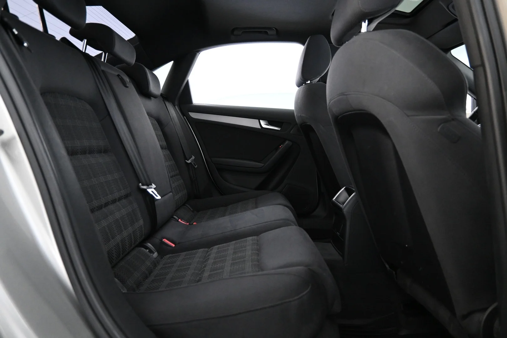 Car Image - 3uvGuHgEpUpCDpsyxl1HvT