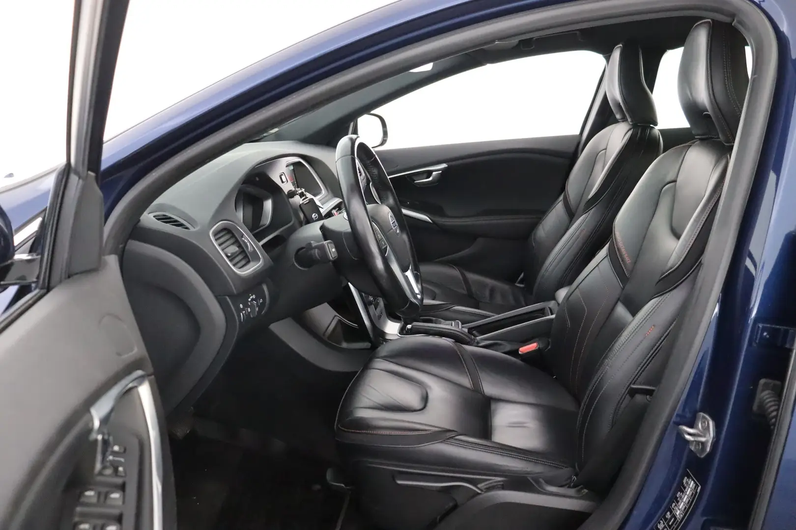 Car Image - 25qH4XHa2OBVyCC015xiyX