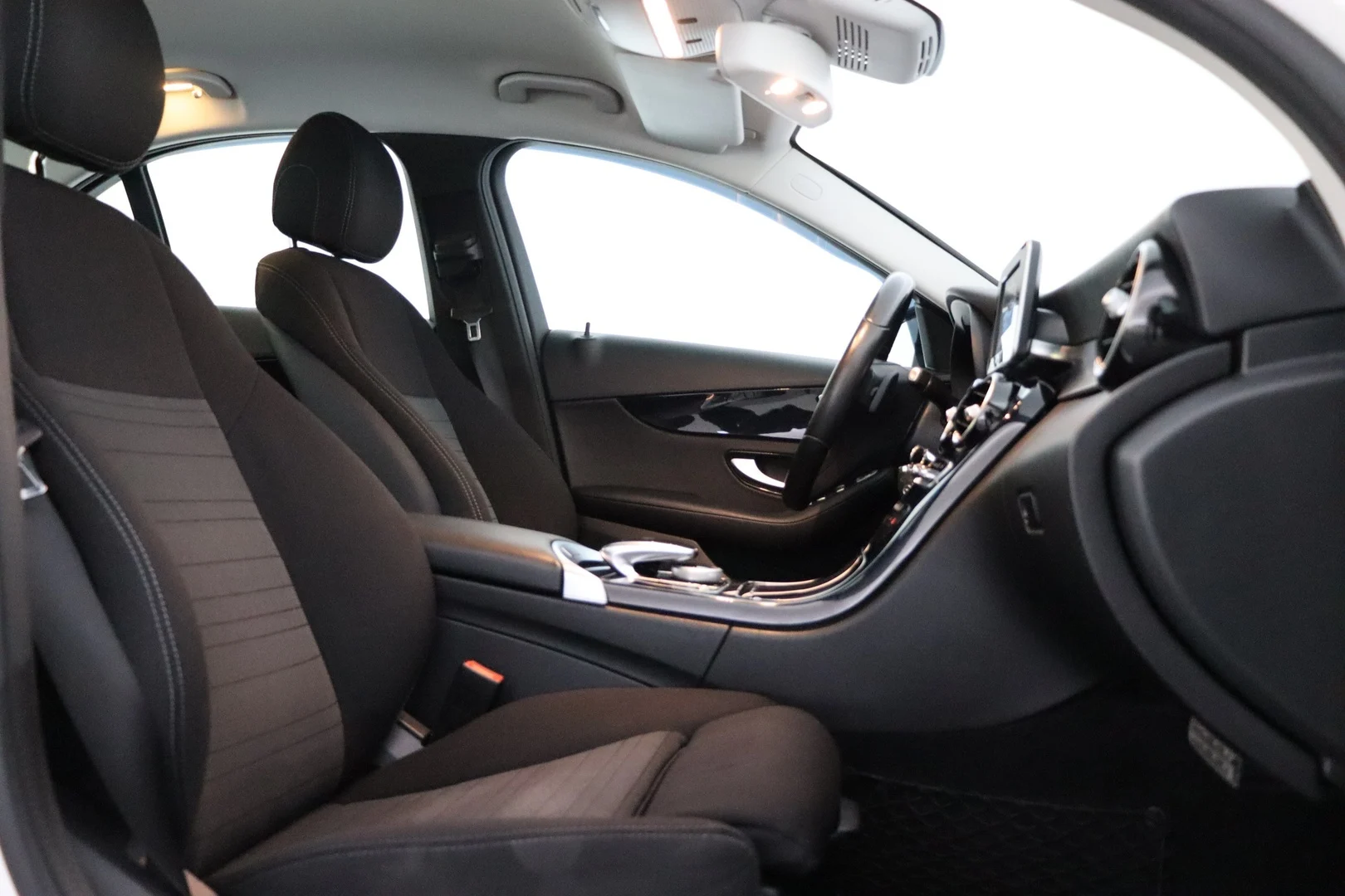 Car Image - V6rq8bDVMT0G5ci0bPmGl