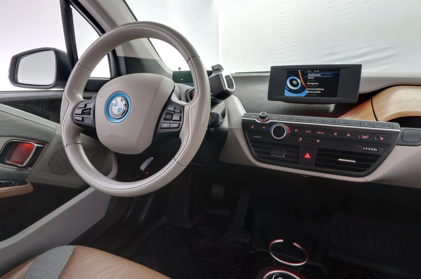 Car Image - 4f7OzMoBCvlURJXeDaxDHI