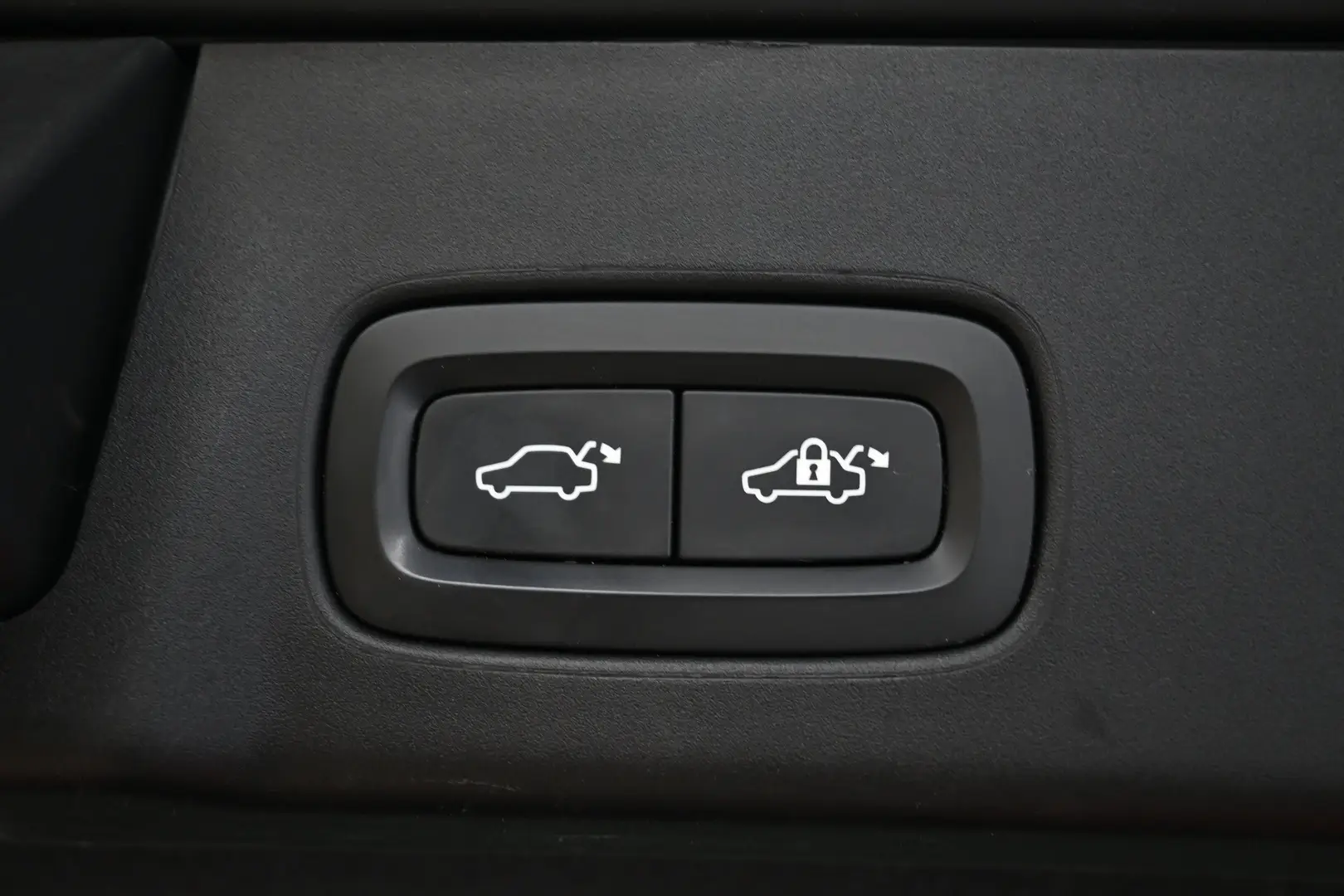 Car Image - 4JO2hyESJ2ucNvv72lsXn