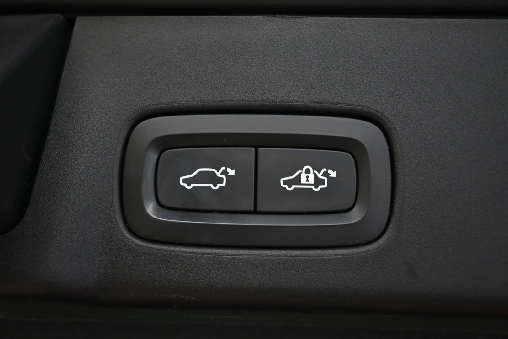 Car Image - 4JO2hyESJ2ucNvv72lsXn