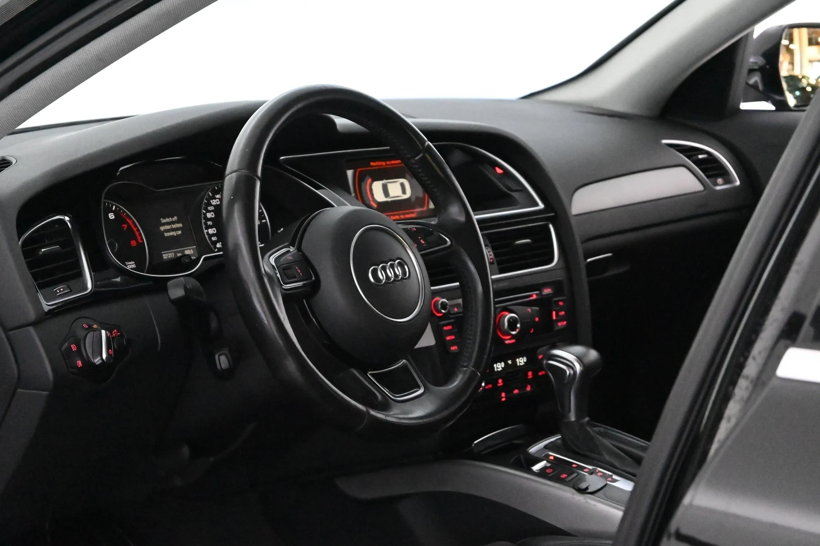 Car Image - 2WuYUUxFfh4GFkjy81bYw2