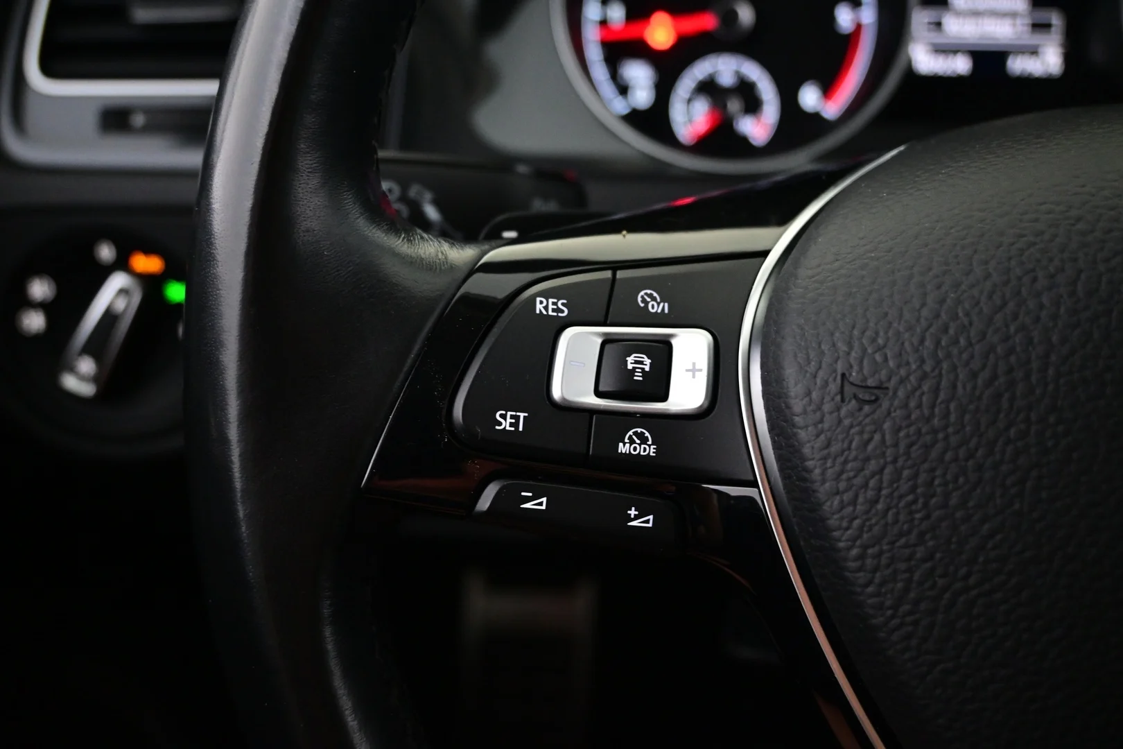 Car Image - 4pFjZaPBAni3HF3zmaA1n8