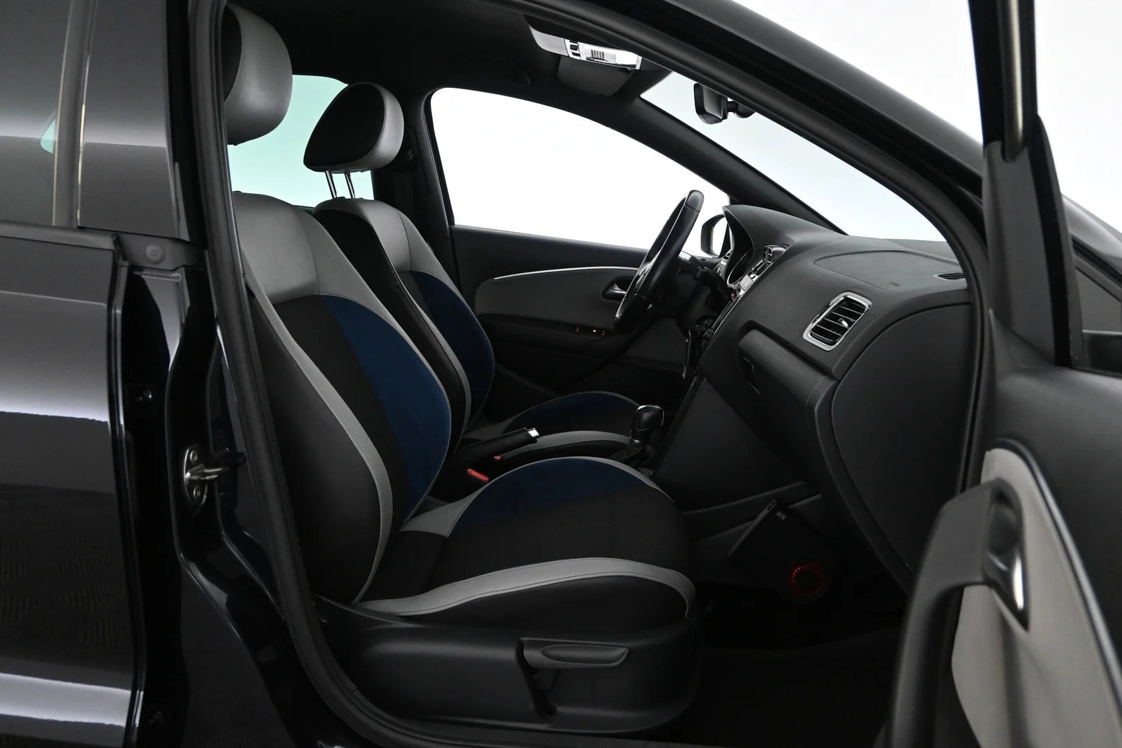 Car Image - 4d8eyiViQL6fZLFlJRC4Pn