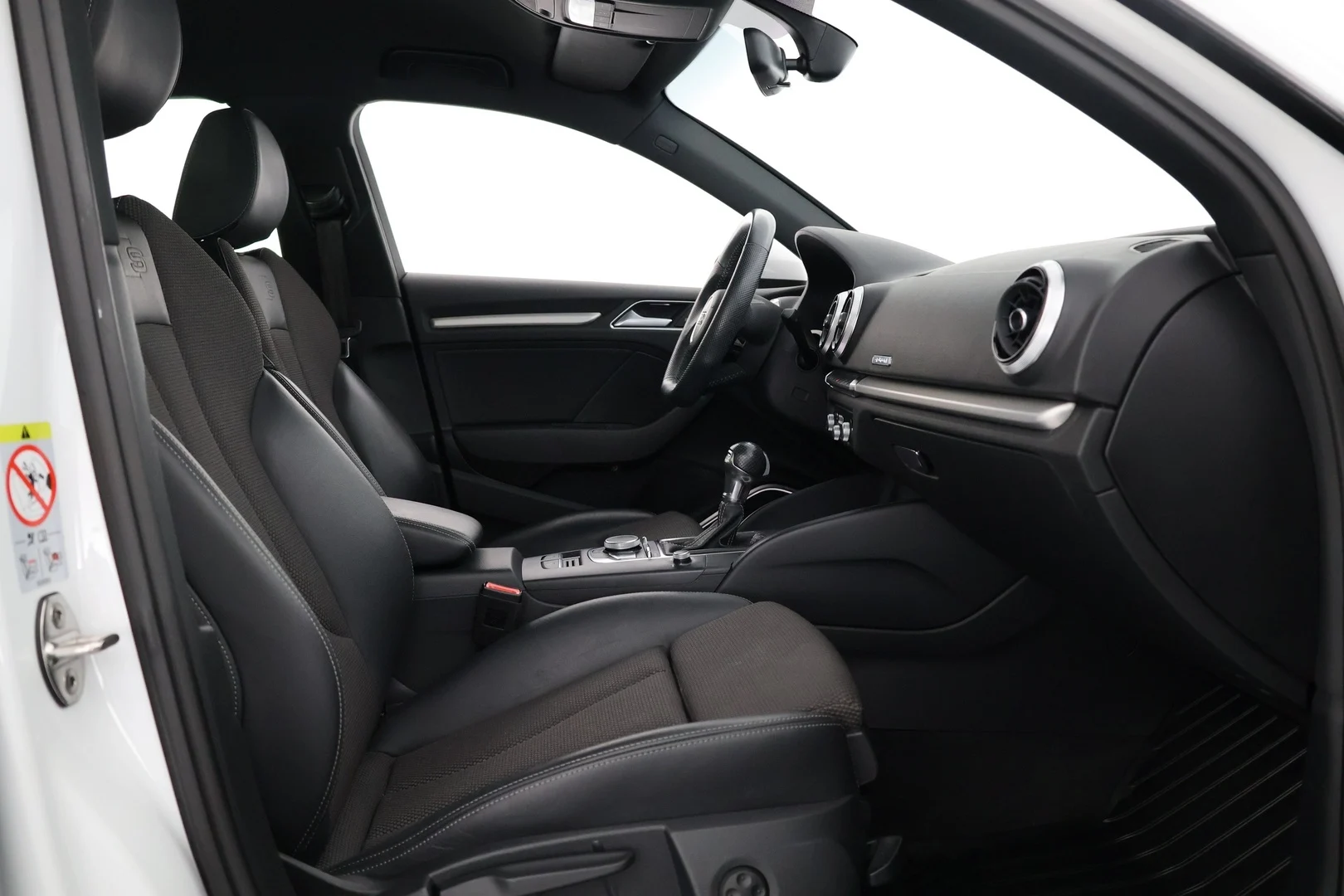 Car Image - 34ectiUITQ8F21zkDoXO47