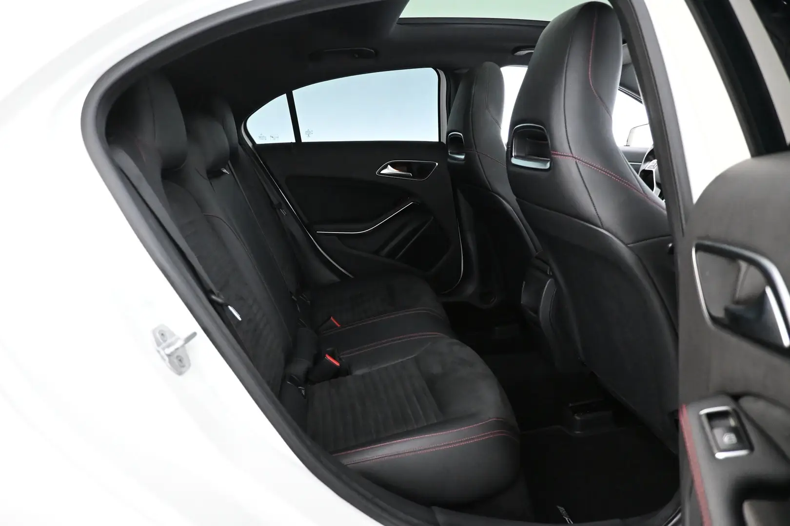 Car Image - CdHWxLMcfTzgBgPoOFqo9