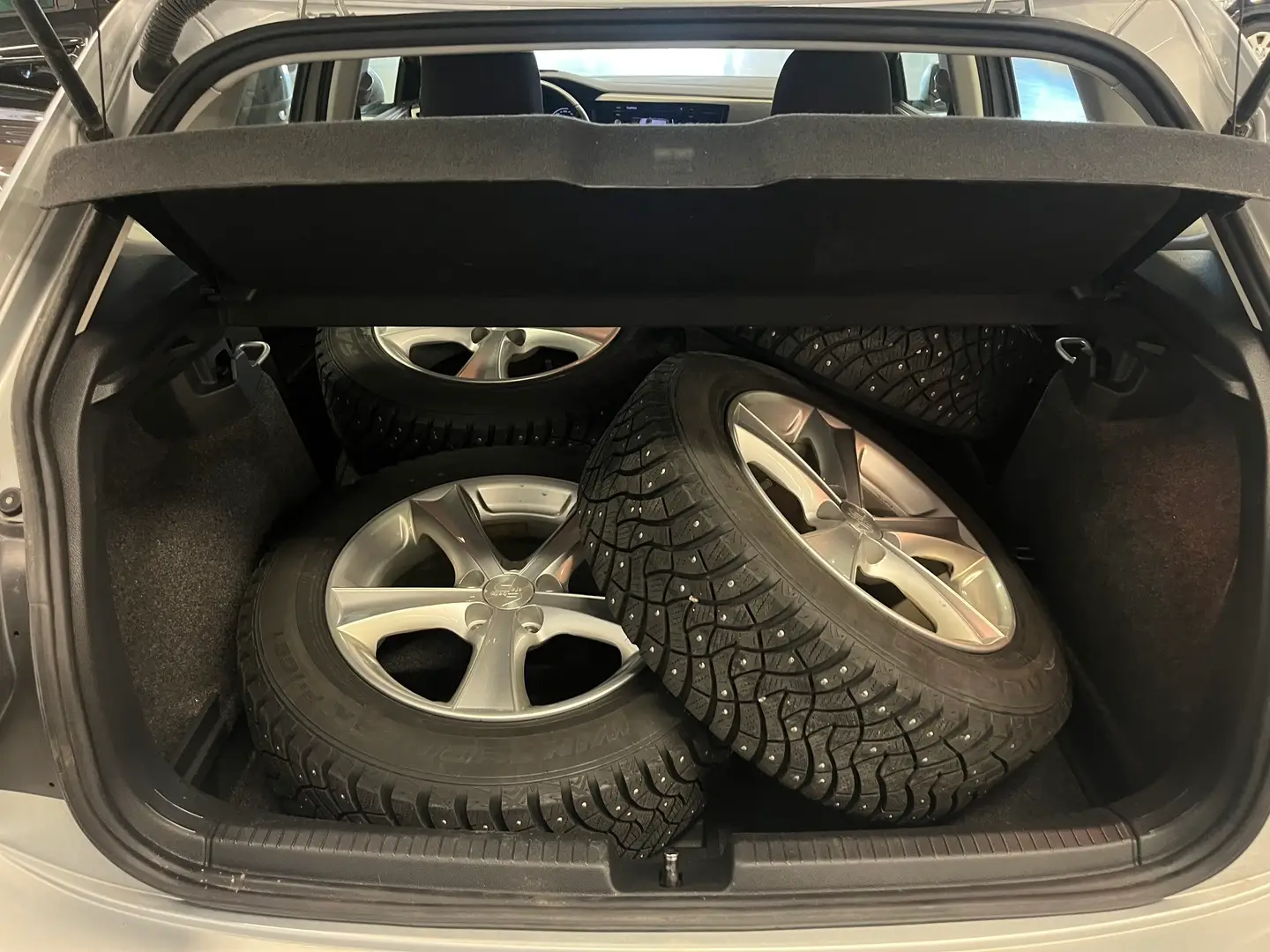 Car Image - 5LG4nS386cEfgvbYPtTG3j