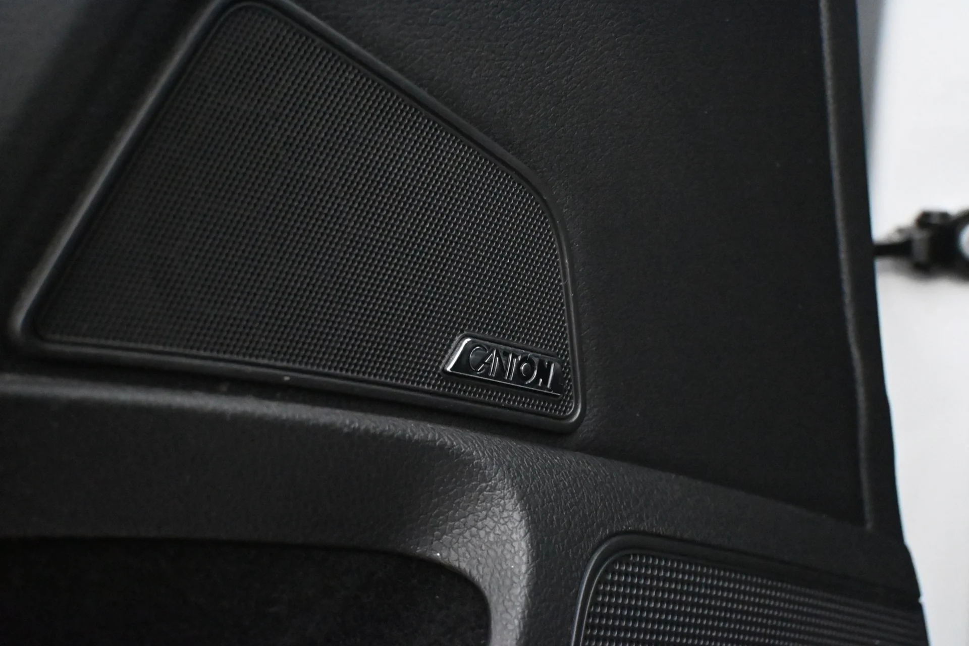 Car Image - 4l6YiS1ywvjkikTaTvpOq8
