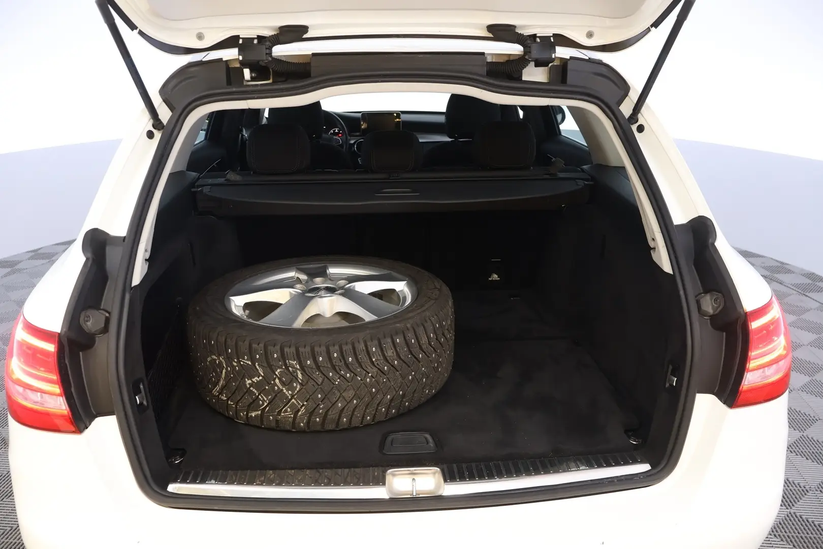 Car Image - 5VS7fayk0LD7kBu2bdYdv8
