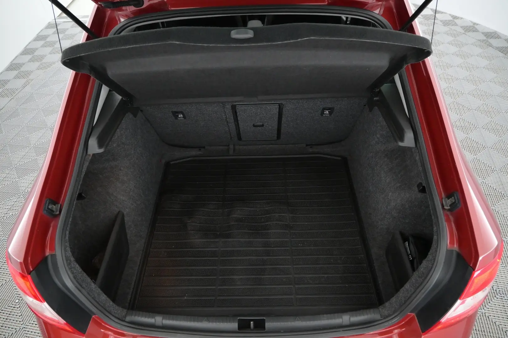 Car Image - 6LhUuIkGS9igl9SikBV3HS