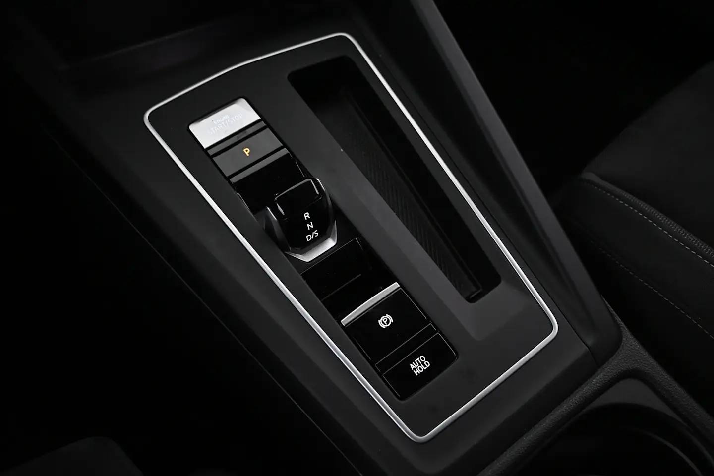 Car Image - BgpyEPo1DdHfybEvbcR4y