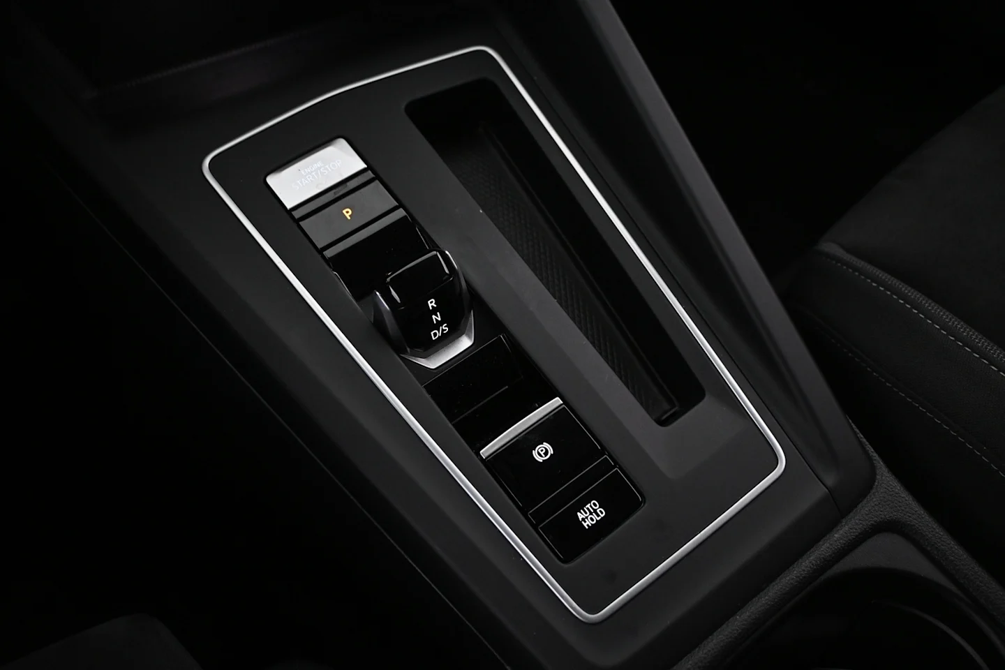 Car Image - BgpyEPo1DdHfybEvbcR4y