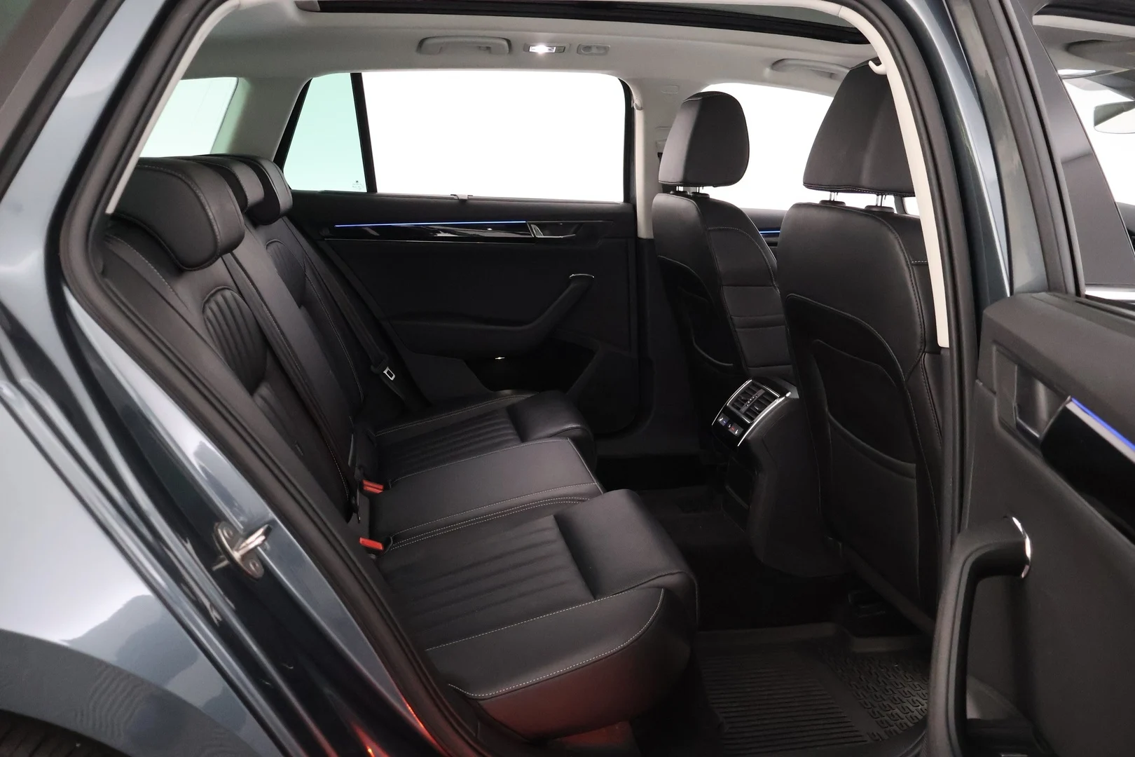 Car Image - 3jvgWB9oJIciJd3k8razAS