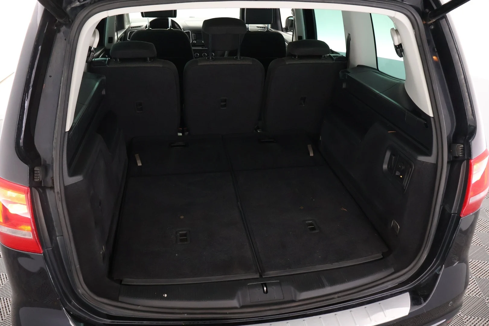 Car Image - q7E2zPZMD7lno2XxLv51q