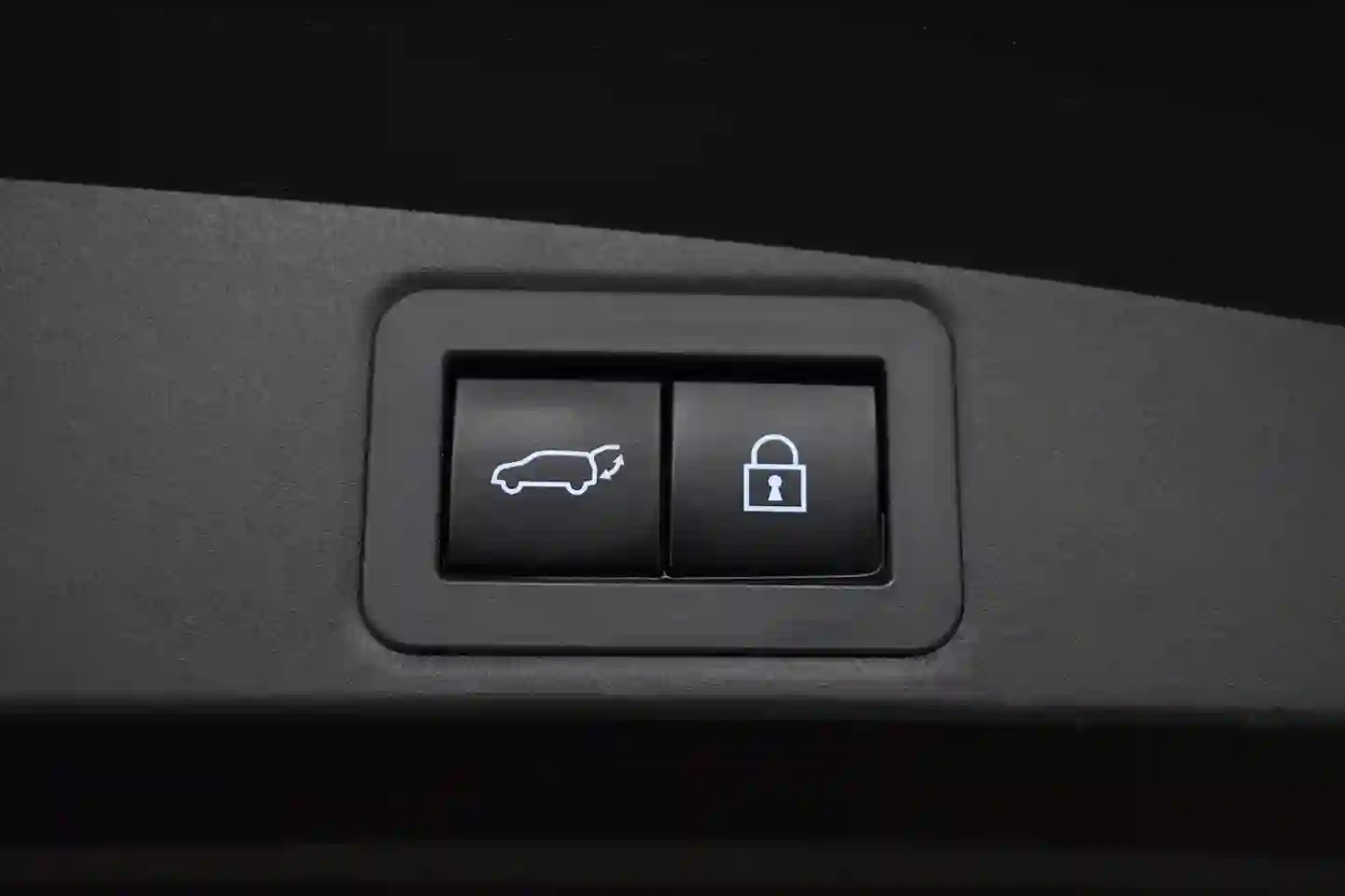 Car Image - 43Q5LSQniUnF3fVyDLxzUV