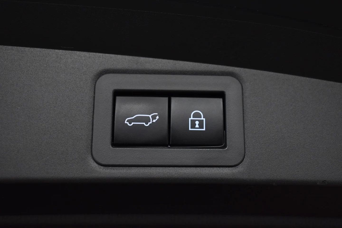 Car Image - 43Q5LSQniUnF3fVyDLxzUV