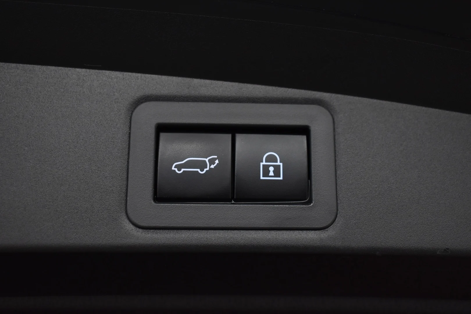 Car Image - 43Q5LSQniUnF3fVyDLxzUV