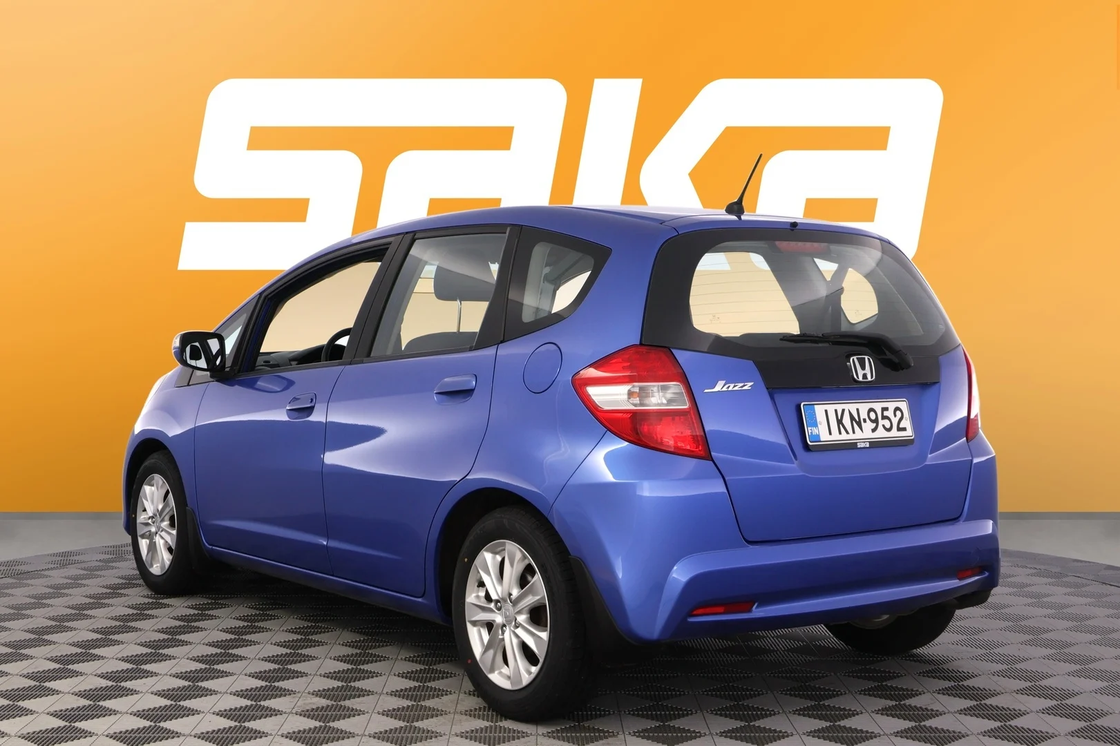 Car Image - gPUiYRVuDjMh27X383HN8