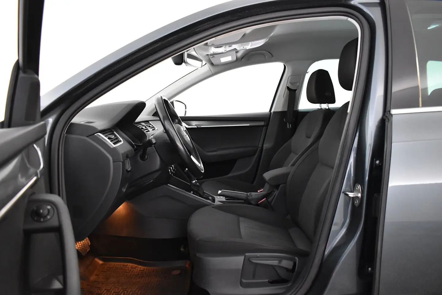 Car Image - 6PezX2iC1PM0WQ5Nz7xQdH