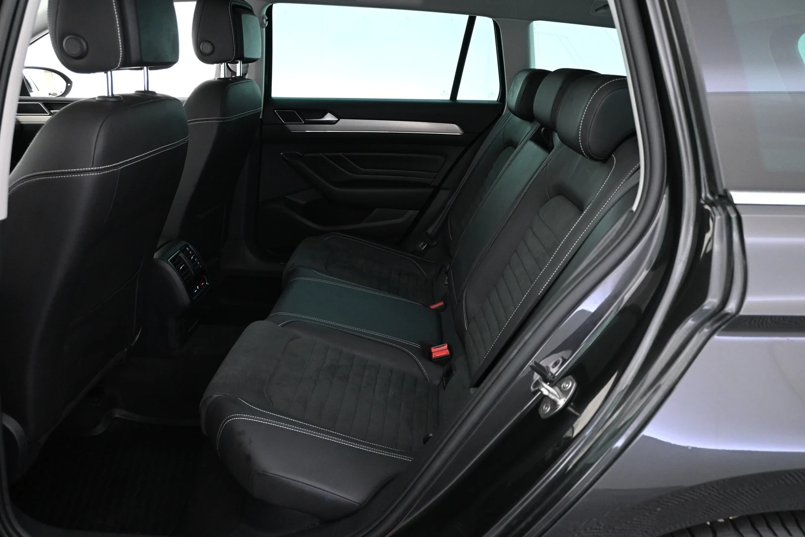 Car Image - 6GWdNznBUwsyxVcr3MGaMb