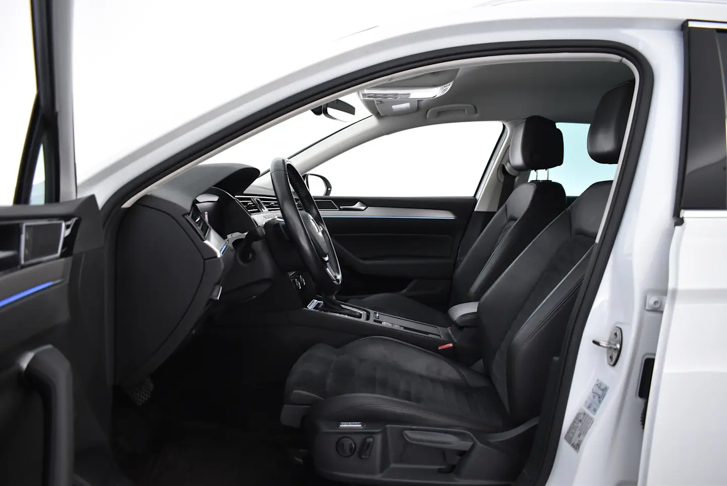 Car Image - CBLQ5gAoPwpCgIDHMj8a9