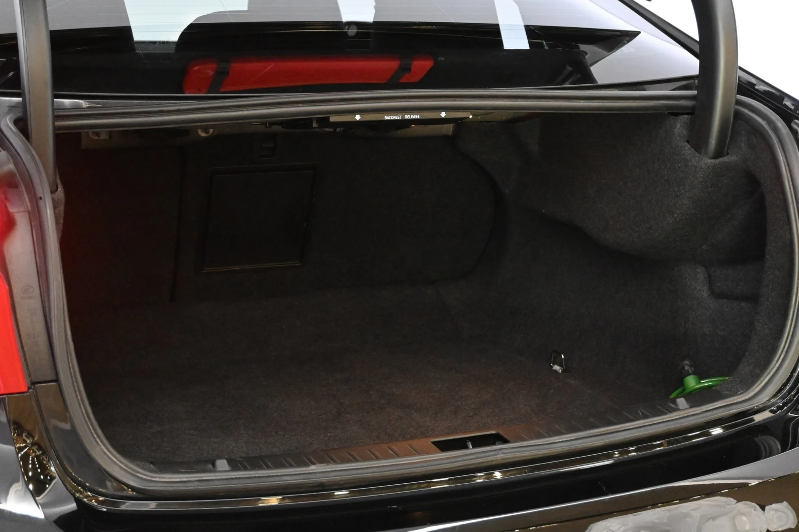 Car Image - xCn8suA2eBqqSjprAaUVi