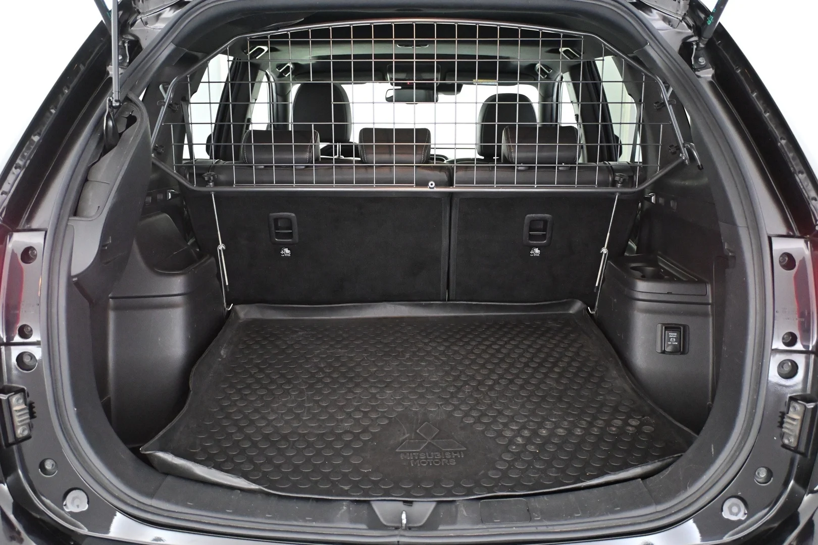 Car Image - 43TnZEfT8g3O7r9x4rxdUV
