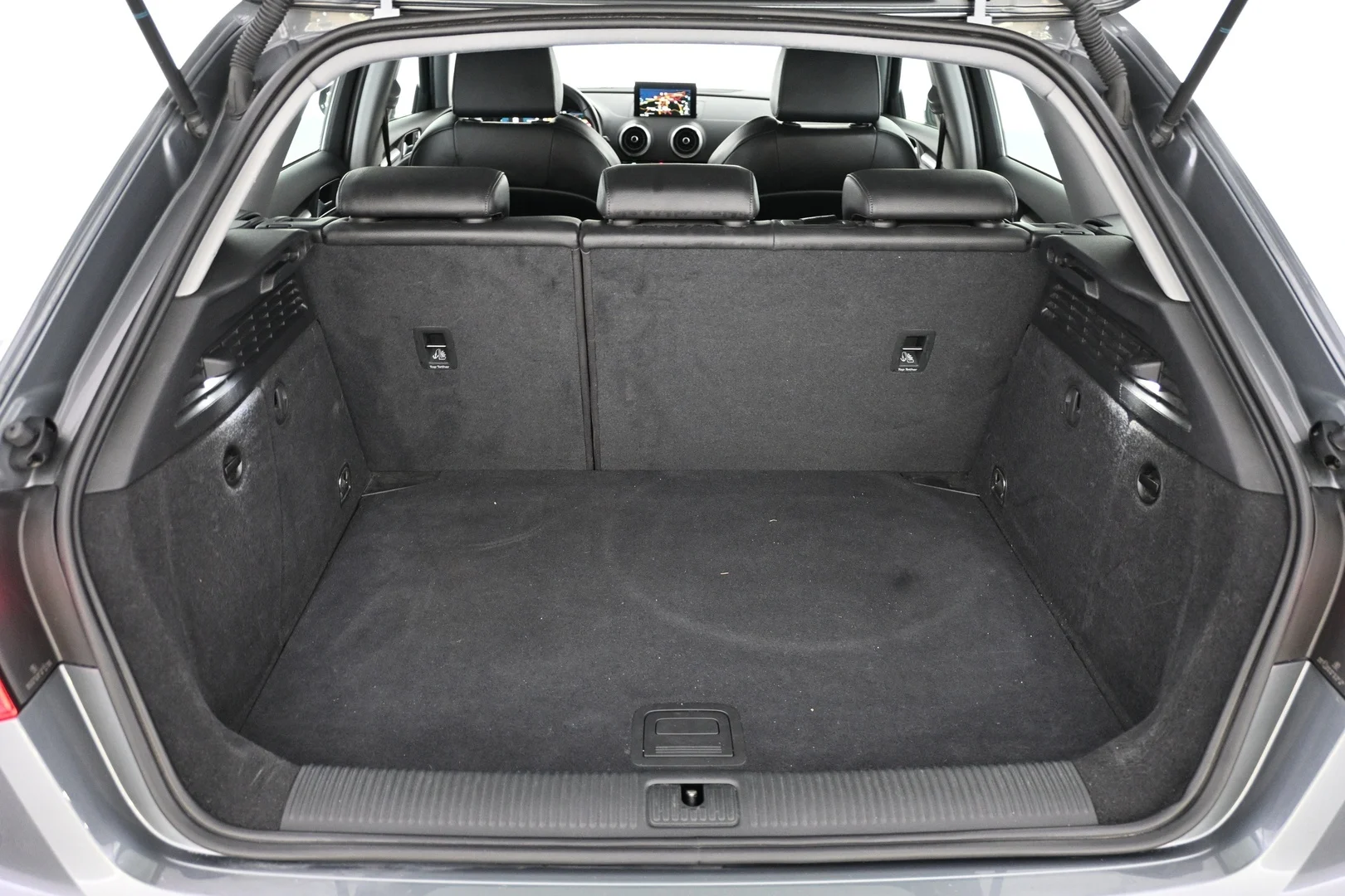 Car Image - 4Q2I3O1SQTlZPGtwA0slb2