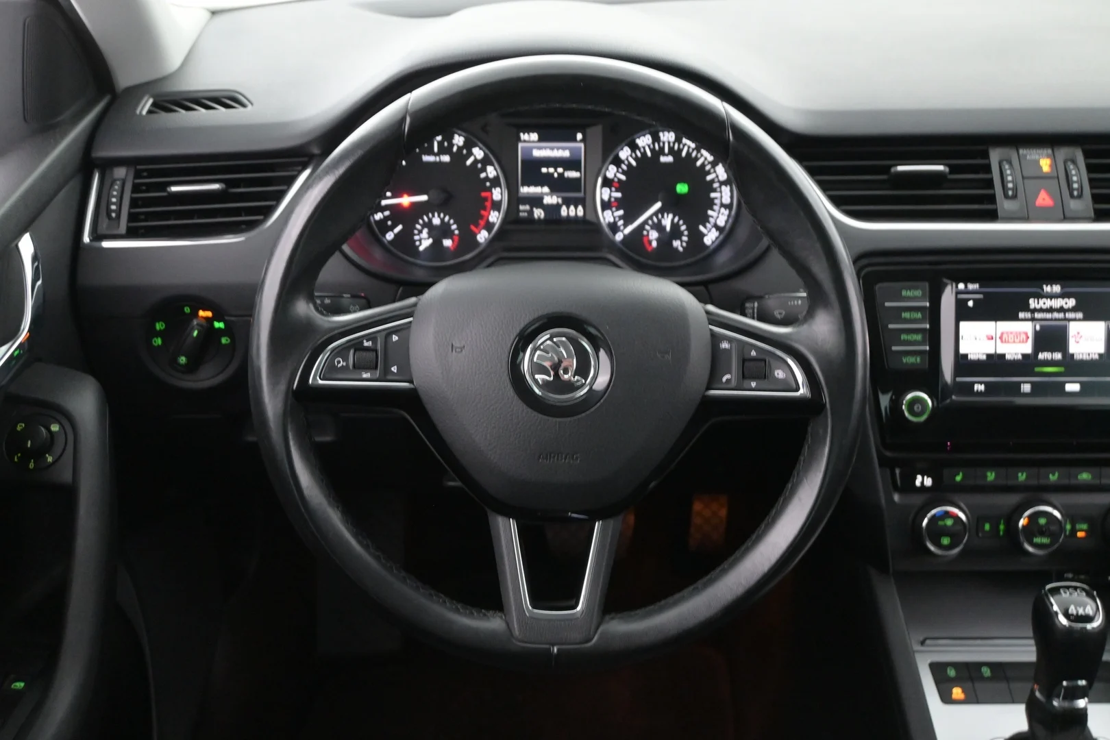 Car Image - 72SFiUHqw3k0LLy9IqUhzn