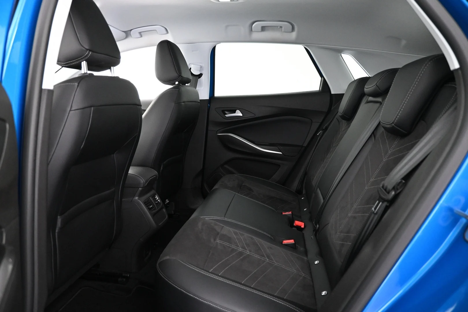 Car Image - 5xDAt1UqKwBe0EISvuj3fL