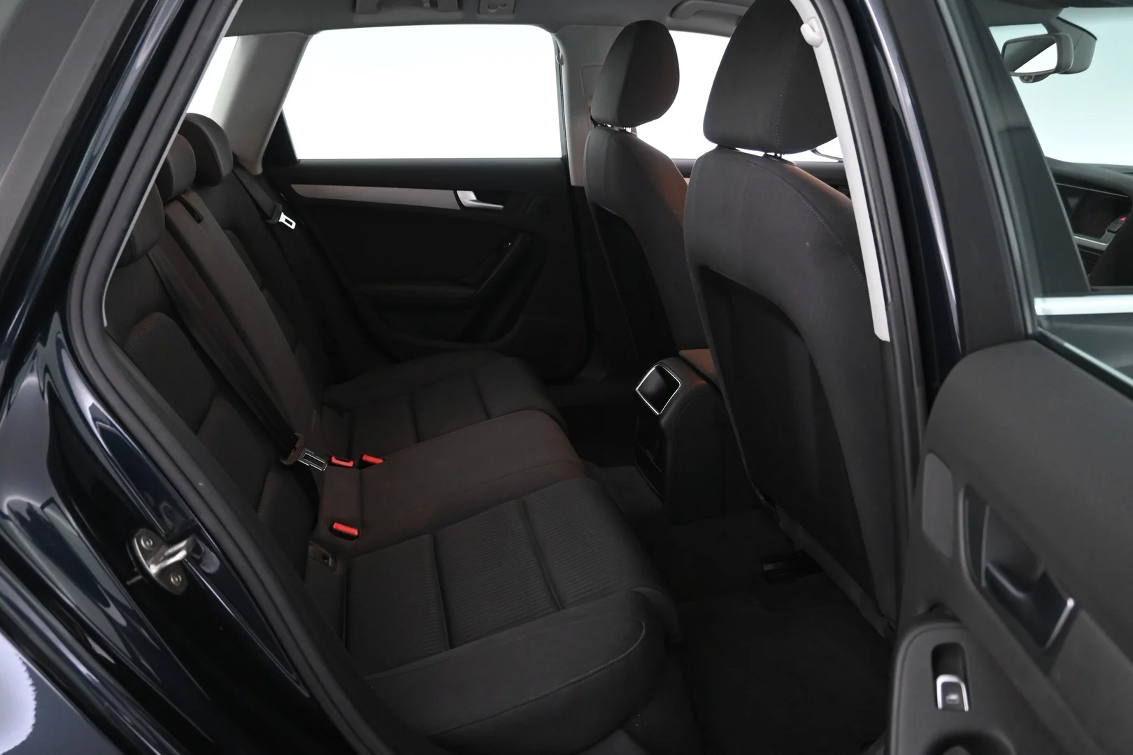 Car Image - IKafKCqk2gRkd0hssUMUs