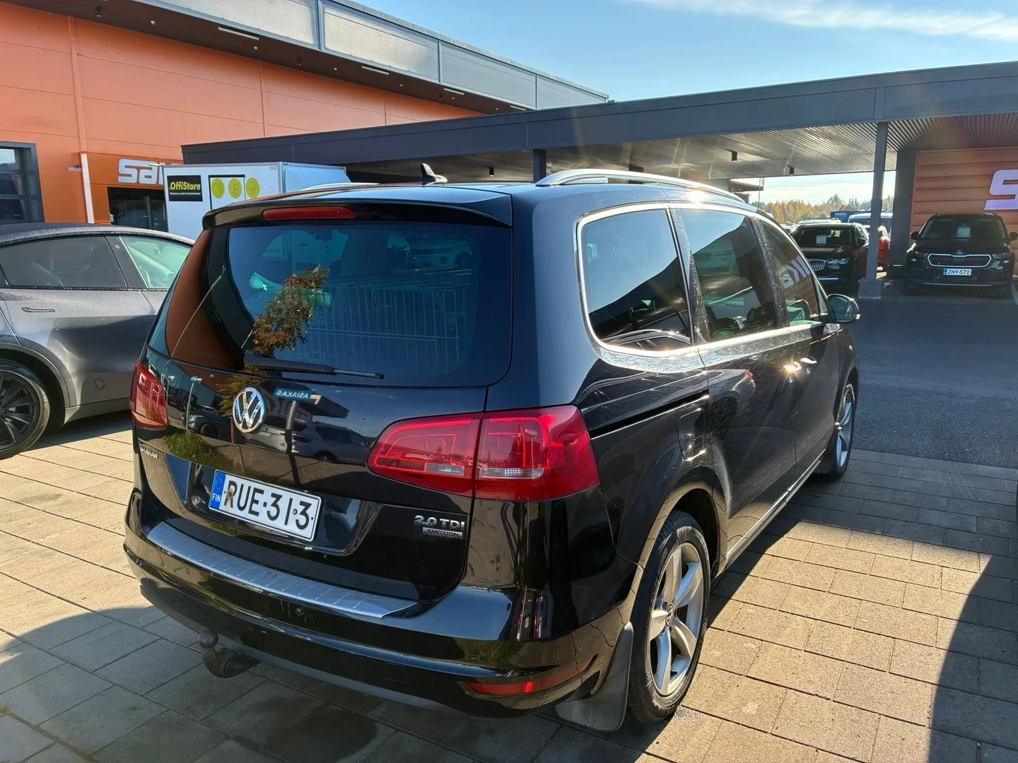 Car Image - 3N7G6pwKGQI4K1RZGI43Oj