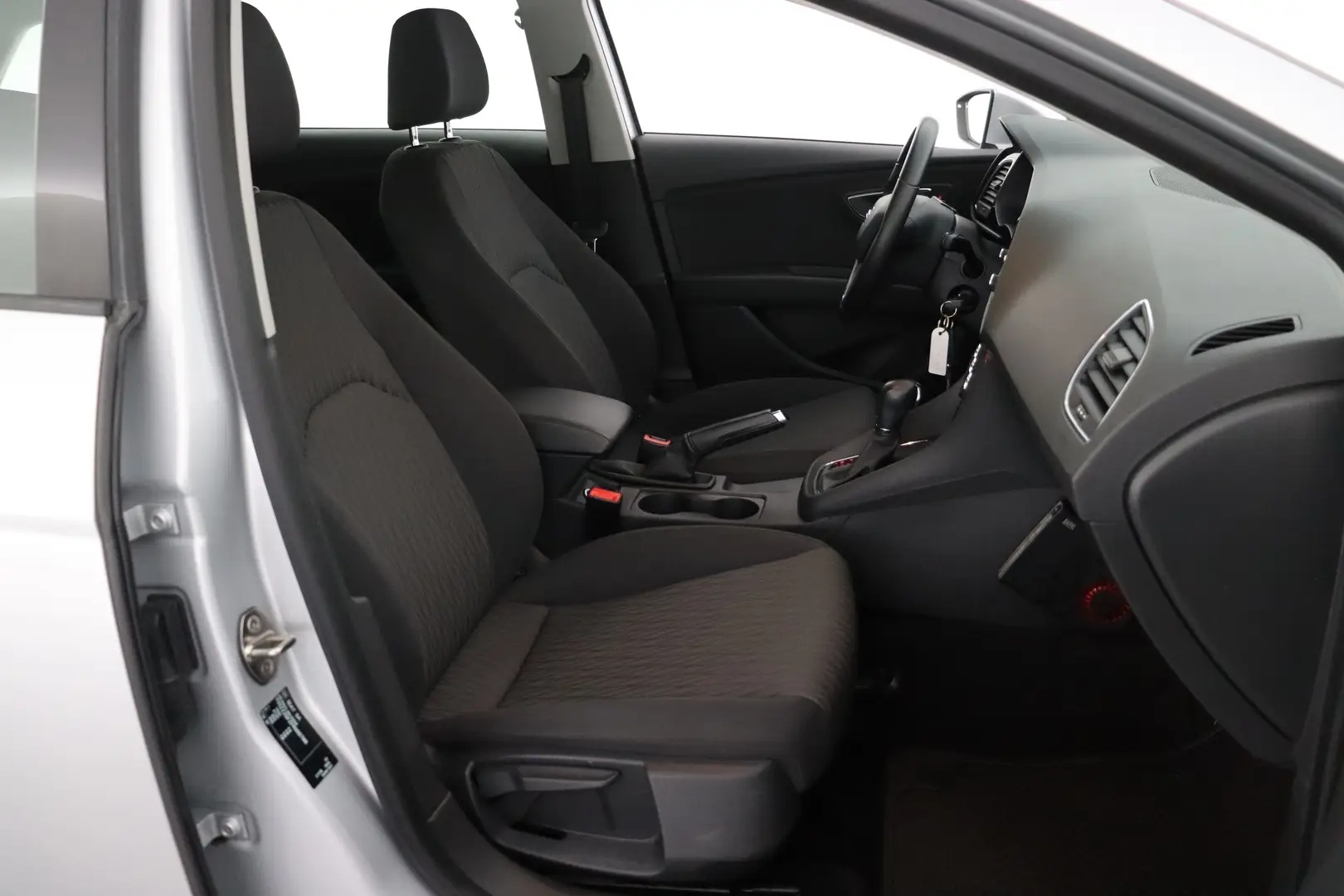 Car Image - YPOrlWmJmYLNe6C14EcXY