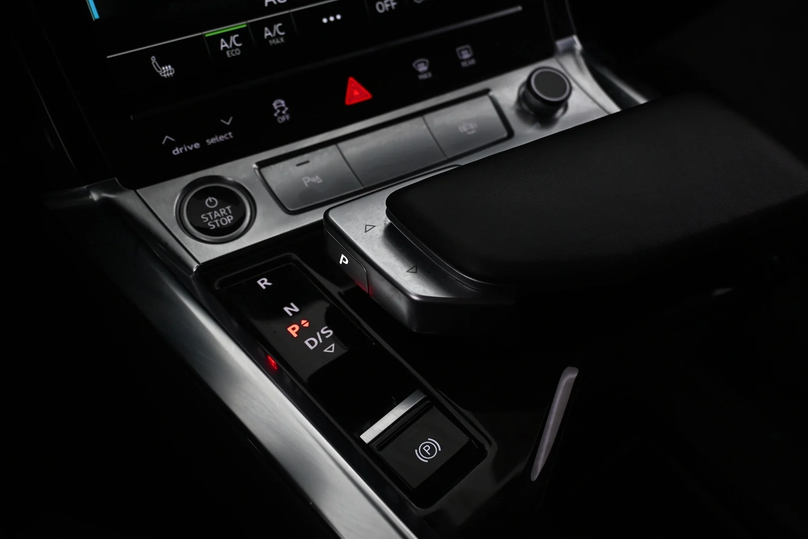 Car Image - 4y7MFHlHQiNX3nUFhfH0dl