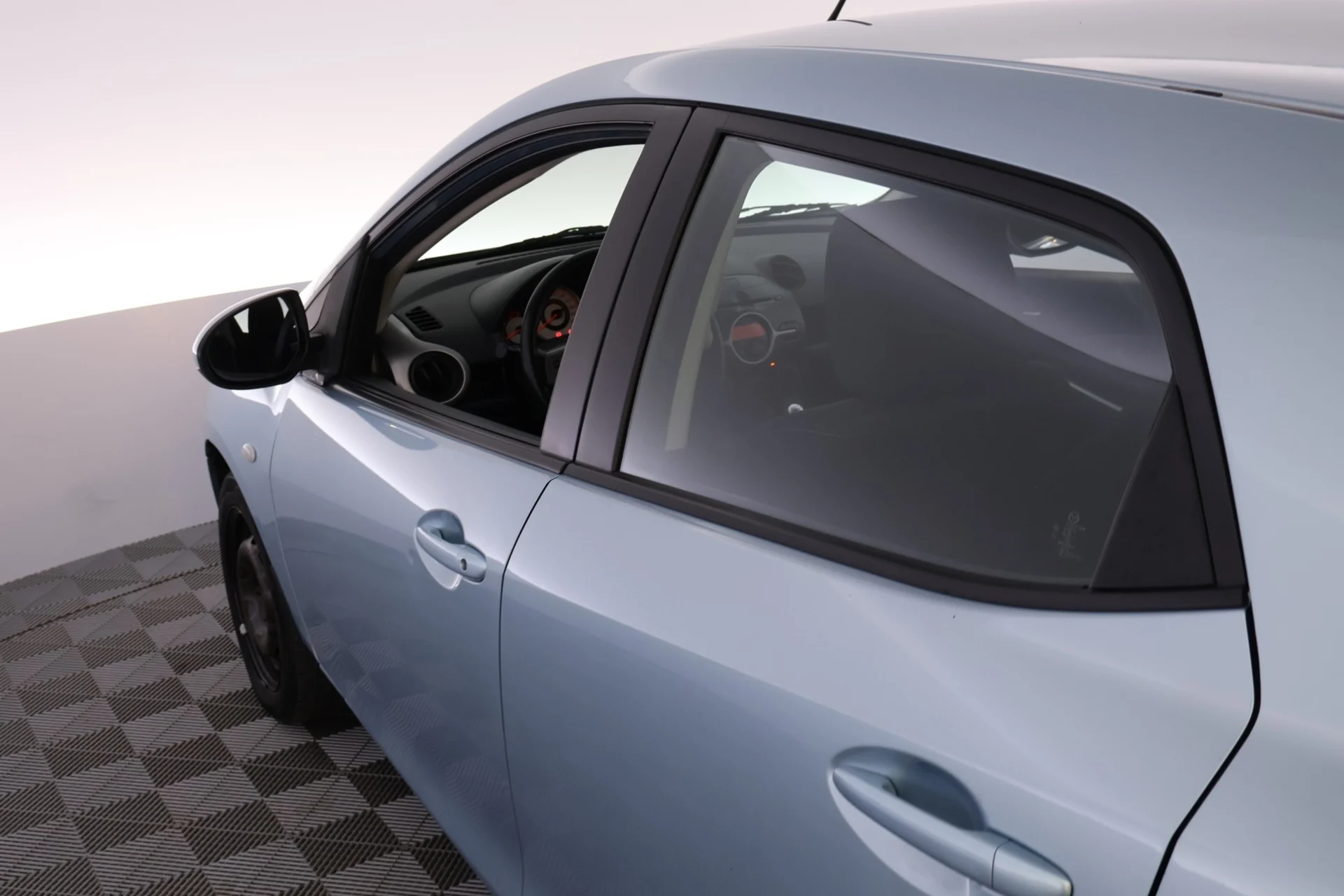 Car Image - 7EVpKj1yZwUN1eYrNr4uKQ