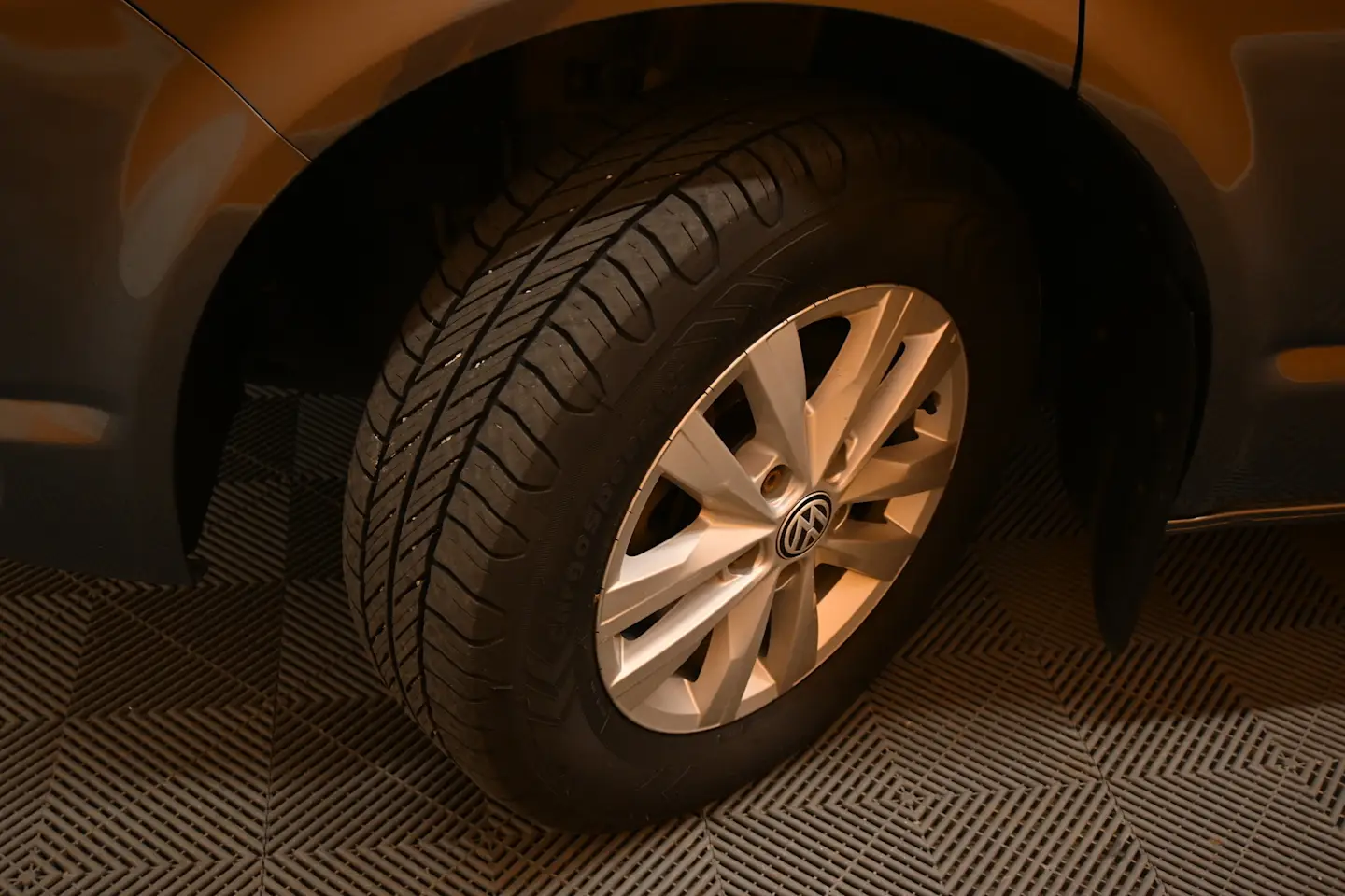 Car Image - 6Uf7doUgxTa9V12IdZXfEq