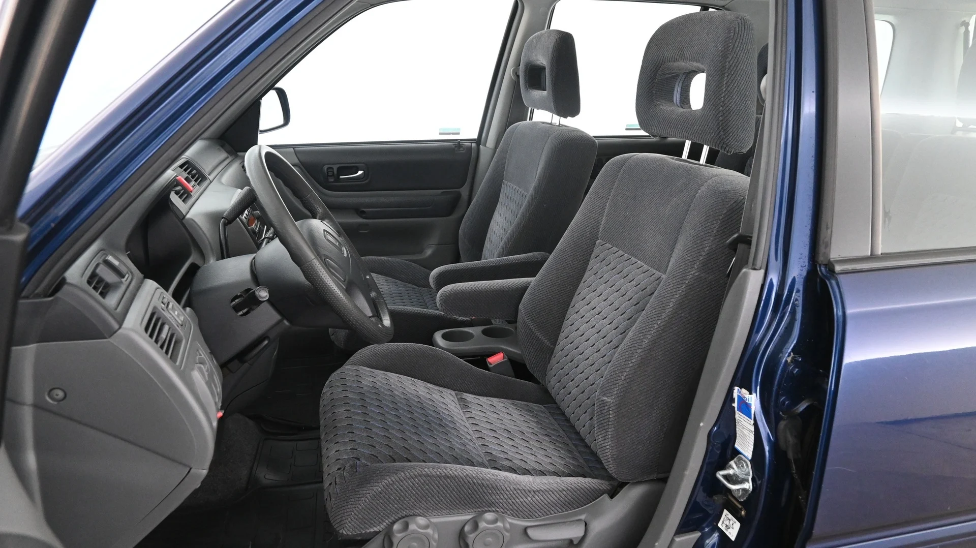 Car Image - 2QuAp2UbnkUj32f9yblB2