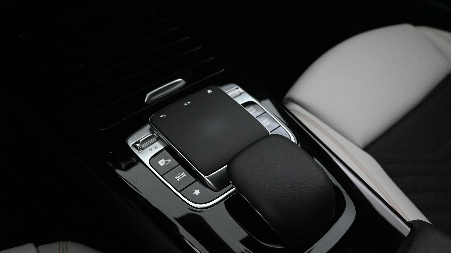 Car Image - 3IyE41VXGgIa2CQ7PBJ1BZ