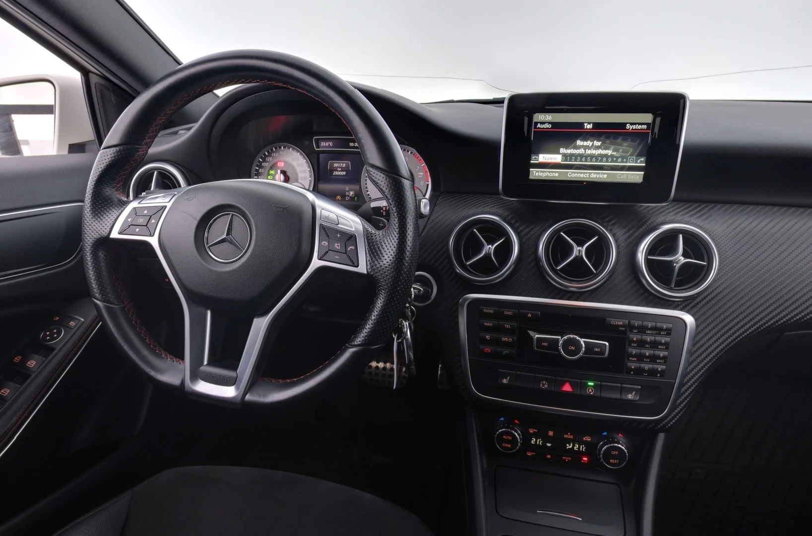Car Image - 67bOpQbH9yjN8YIsHgBWdF