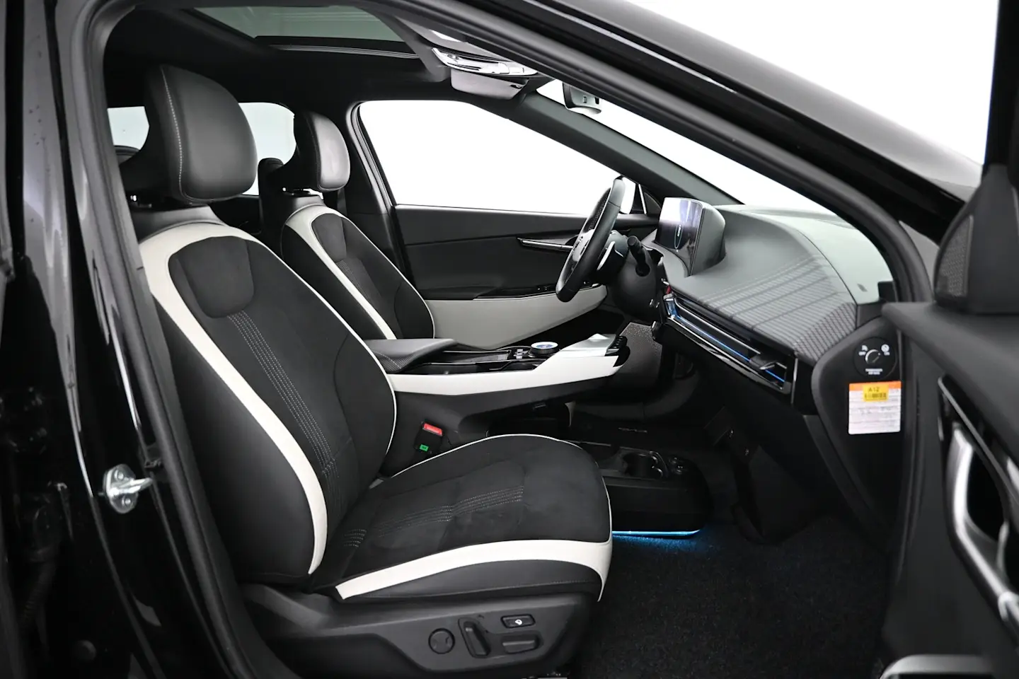 Car Image - 3TyiBY2lCol9xh9y7TNQeK