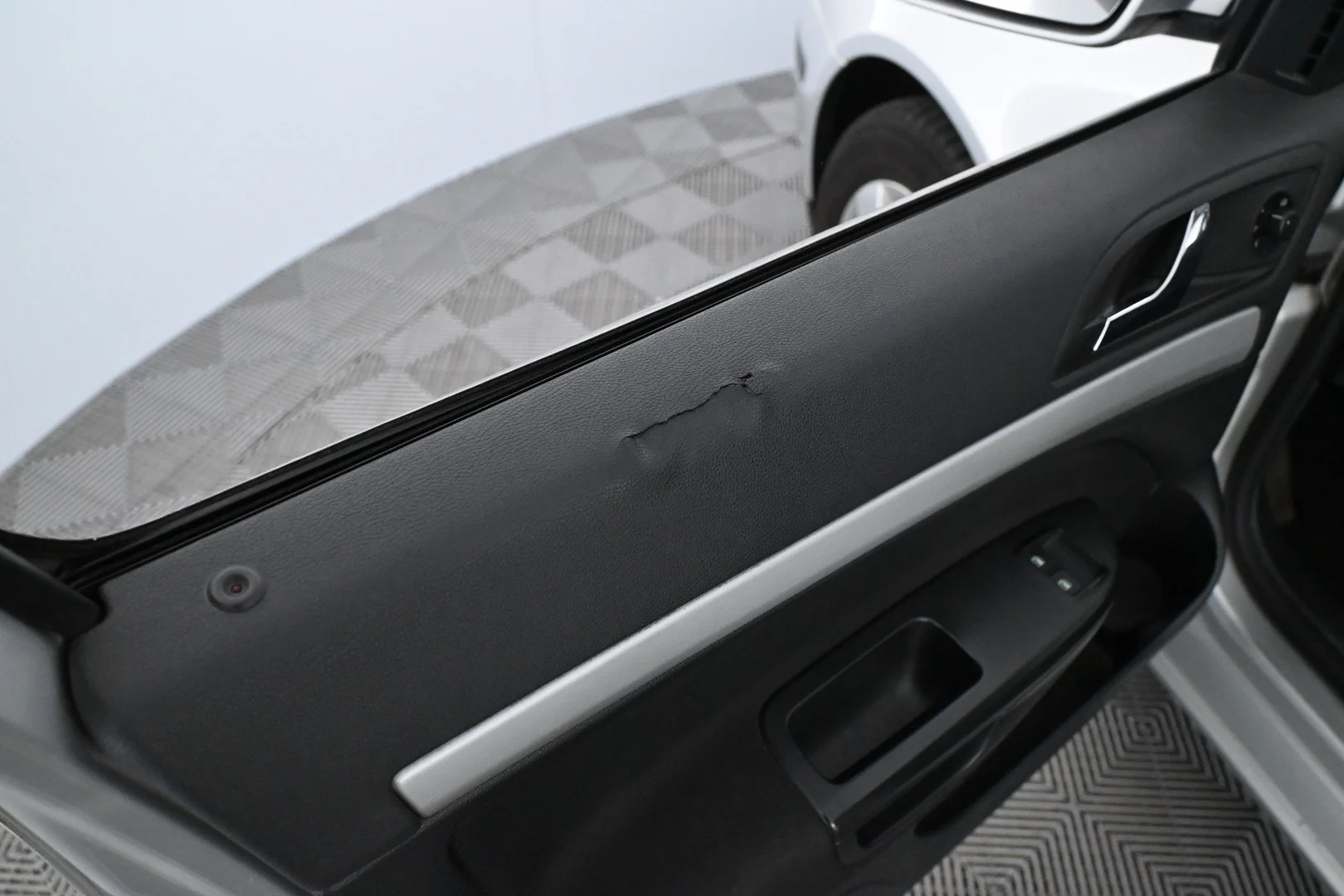Car Image - 6hPnDHgYcF1jHqFEVaYHcA