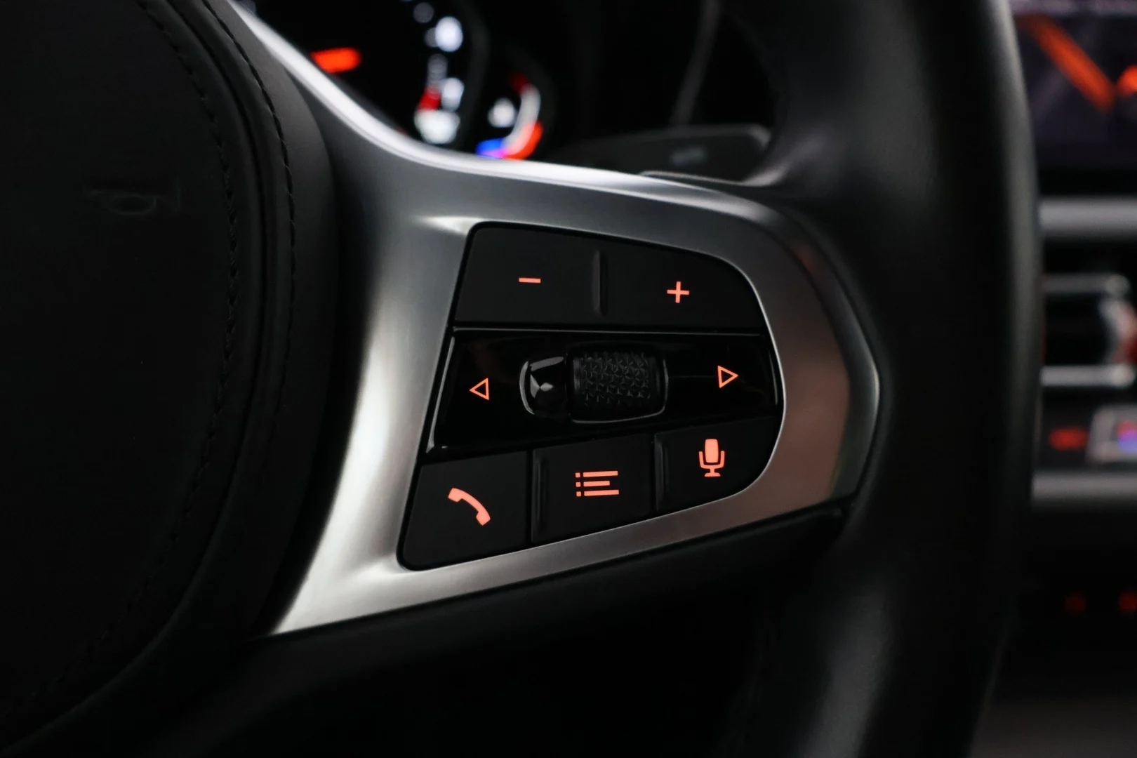 Car Image - 7iaKg6CrznIr3WbaizKmhO