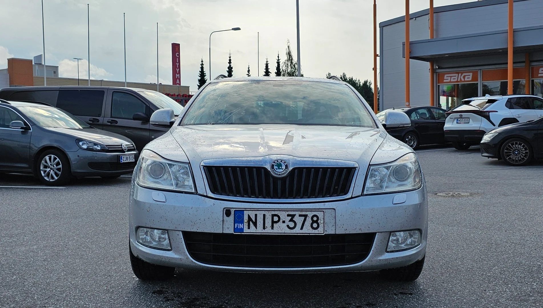 Car Image - 1Usj95LcaGuvW8ds4IYCds