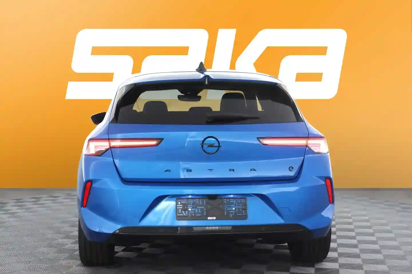 Car Image - e2byUTi1a1cwCr7KkBxIm