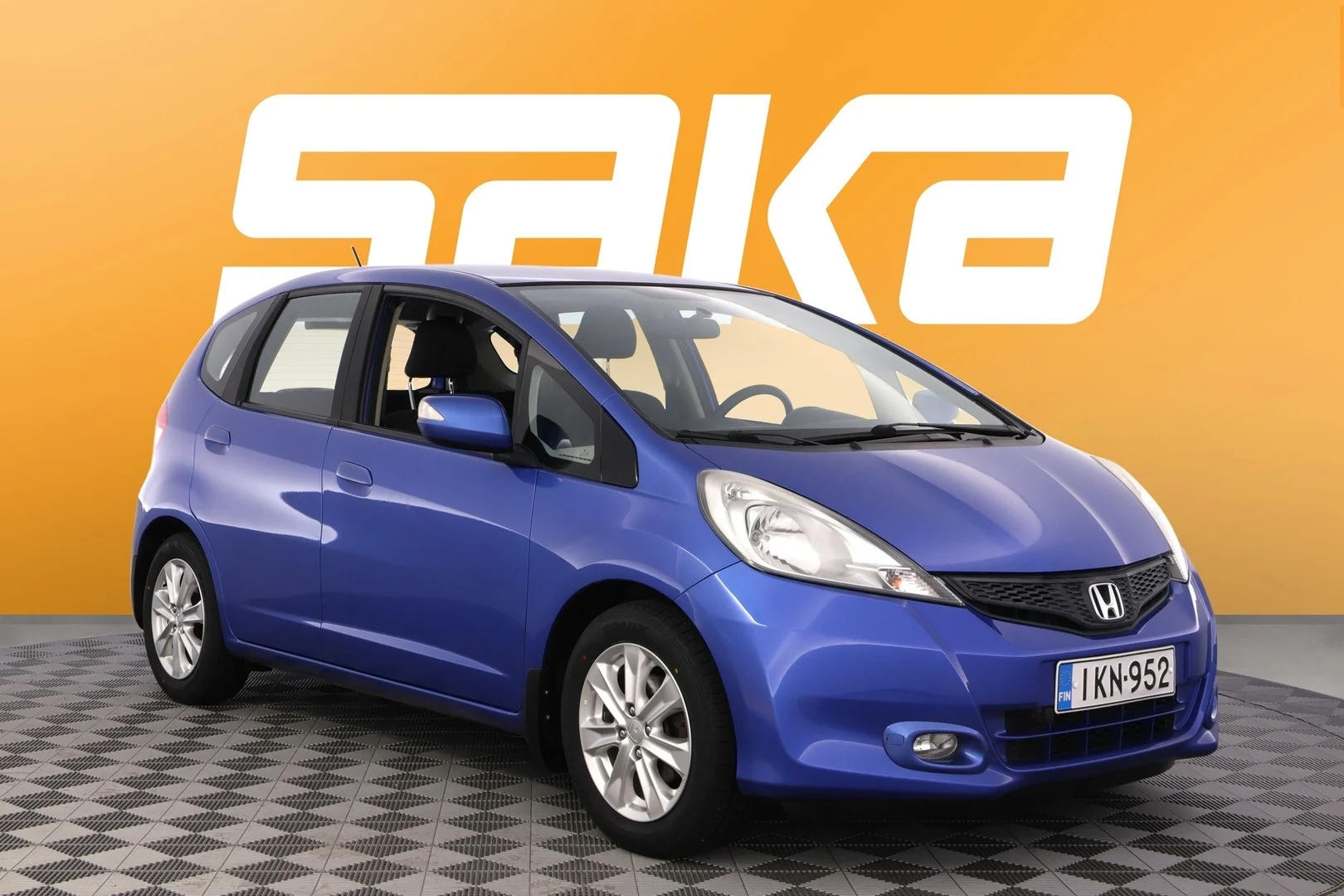 Car Image - gPUiYRVuDjMh27X383HN8