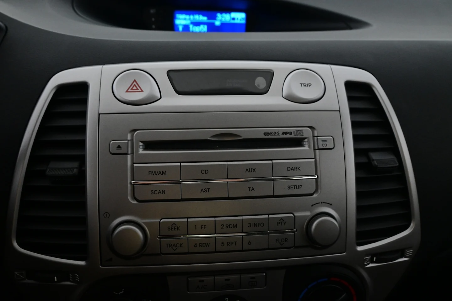 Car Image - 7n6w9Bkn8yzHzslrdcC3i2