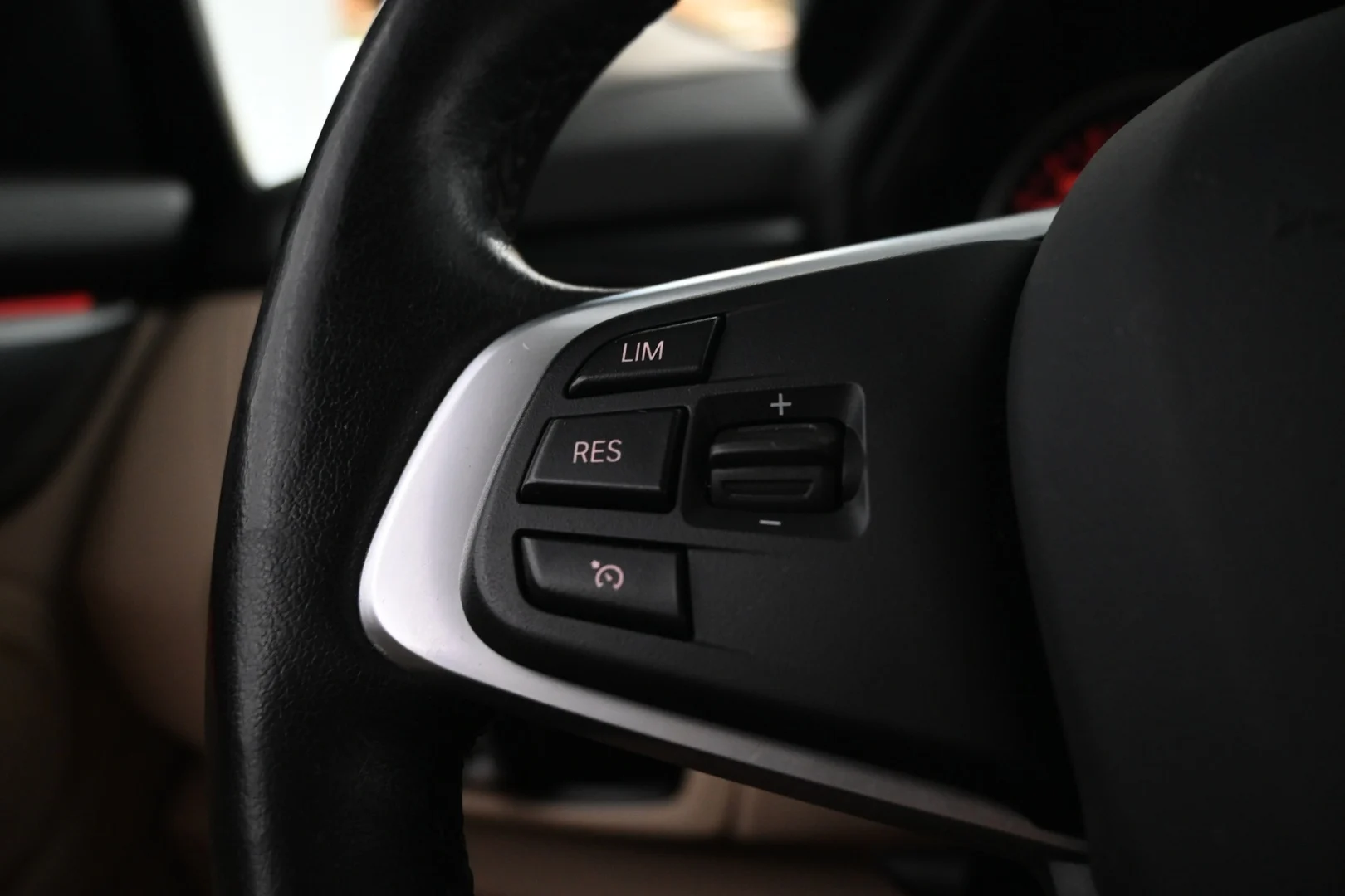 Car Image - 5lLAVrAinPbwm4wrFVx4fL